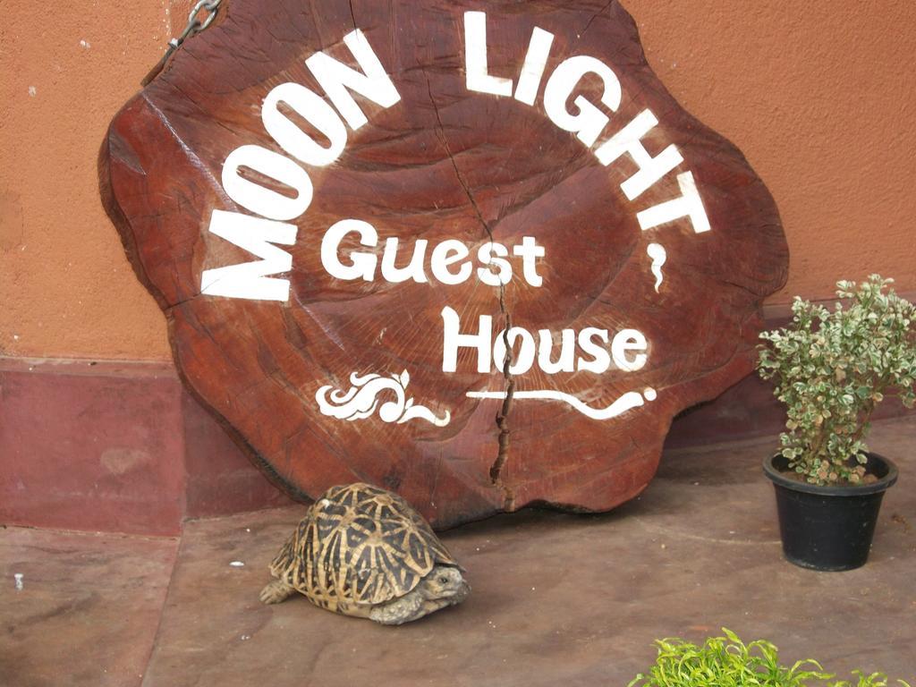 Moon Light Guest House Tissamaharama Esterno foto